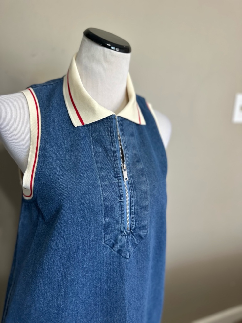 Entro women’s S sleeveless denim dress with side pockets front zip cream trim - Picture 3 of 13